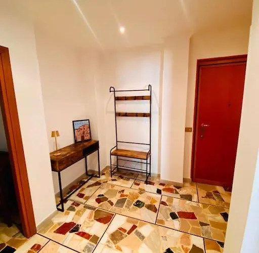 Charming & Quiet With Private Deck Next To Metro