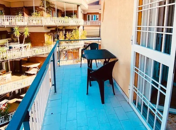 Charming & Quiet With Private Deck Next To Metro