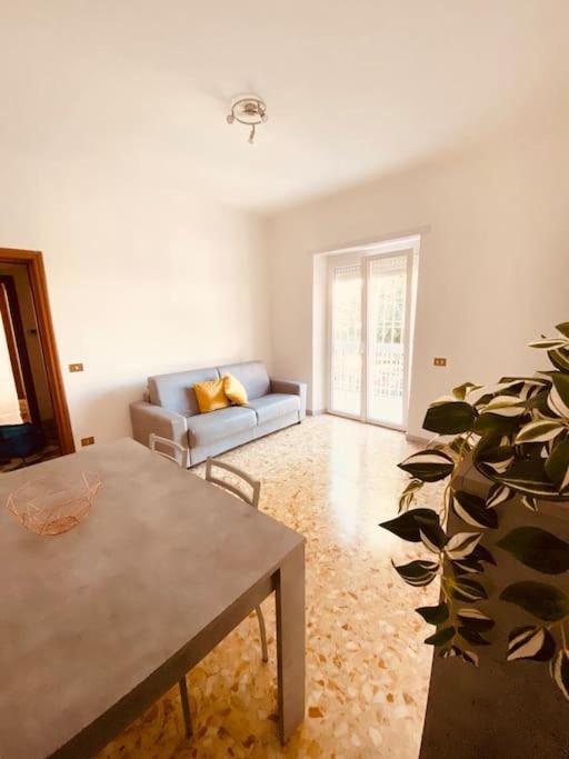 Charming & Quiet With Private Deck Next To Metro Apartment *