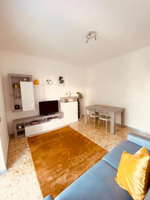 Charming & Quiet With Private Deck Next To Metro Apartment Rome